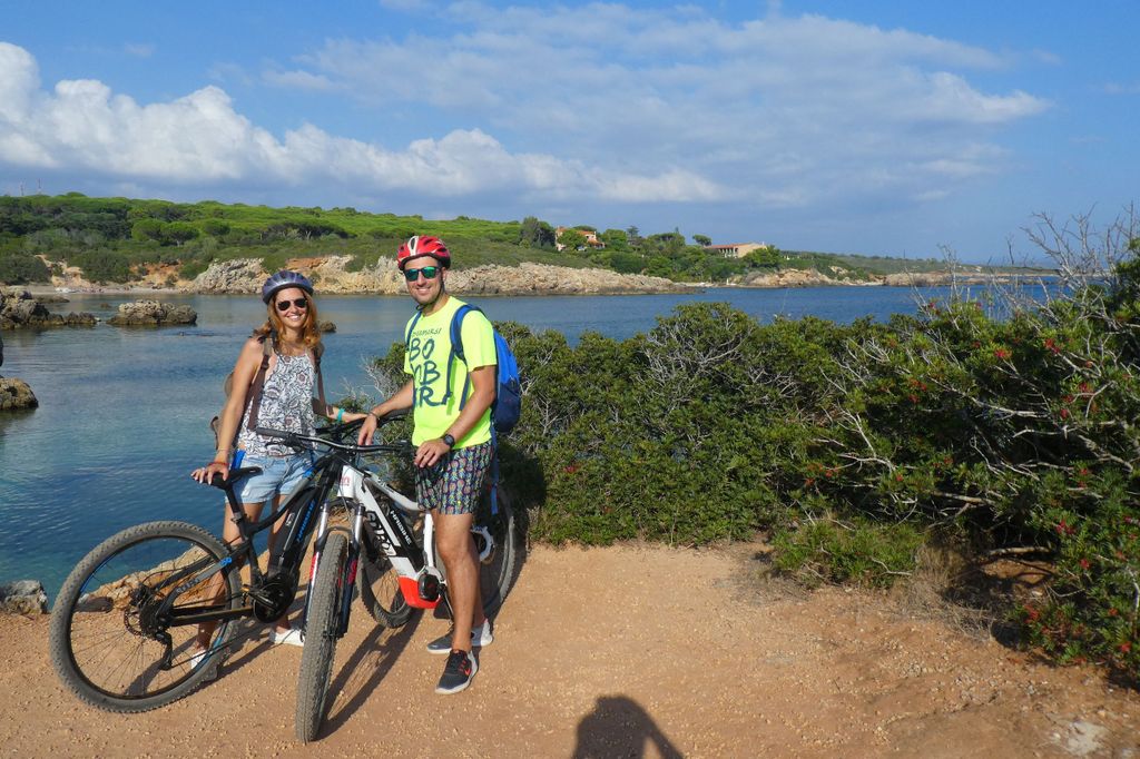 Alghero: Kleine Strände E-Bike Tour mit Aperitivo