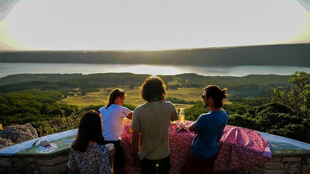 Apero Sonnenuntergang über dem See: Geführte Elektroroller-Fahrten