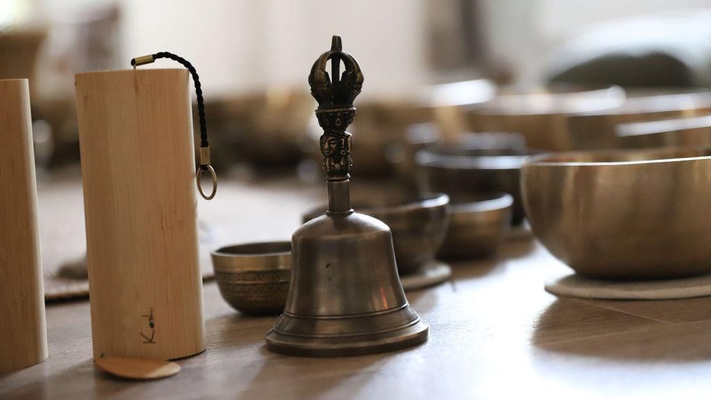 Besançon: Erlebe eine zeitlose Klangreise zum Klang der Himalaya-Klangschalen.