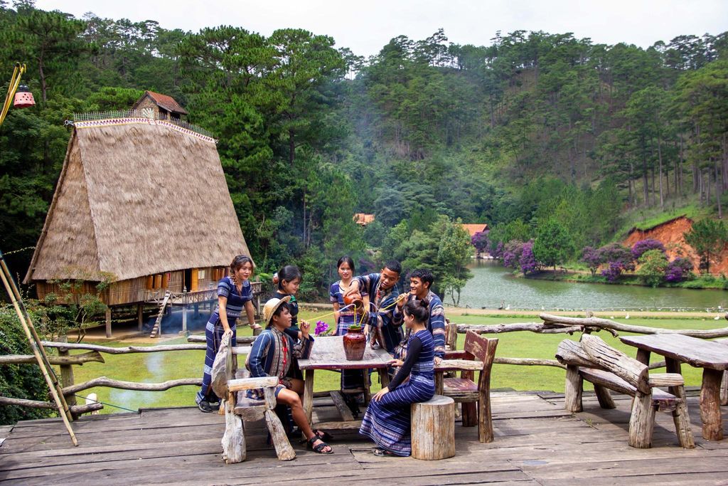 Da Lat: Cu Lan Village mit Erdbeer- und Blumengartenbesuch