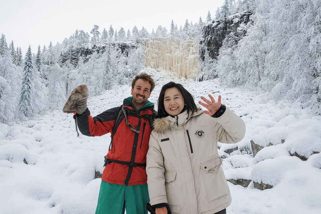 Rovaniemi: Wanderung zu den gefrorenen Wasserfällen von Korouoma & heißes Barbecue-Mittagessen