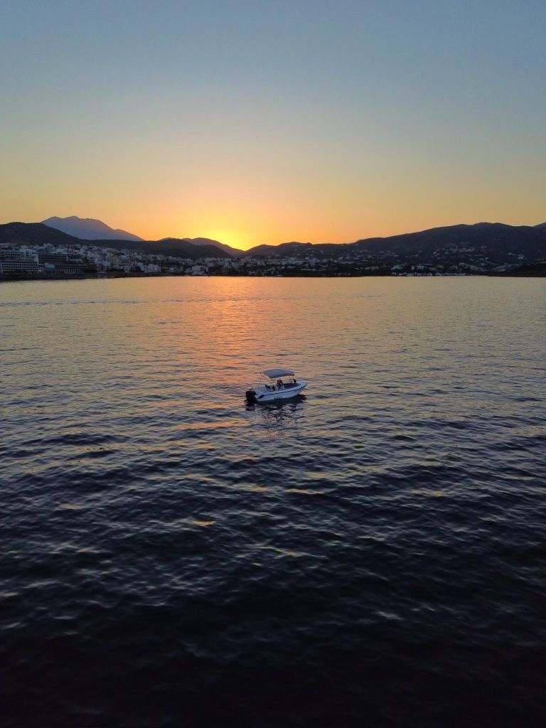 Agios Nikolaos: 3-stündige Sonnenuntergangsfahrt mit Skipper