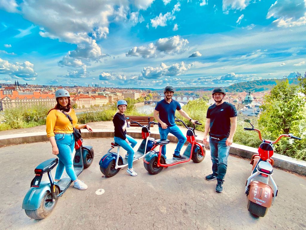 Prag: Fat Tire E-Scooter Guided Tour