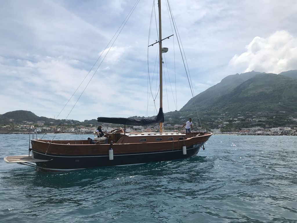 Entdecke Procida: Kultur, Farben und kristallklares Wasser