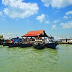 Boote vor der Insel Pulau Ubin