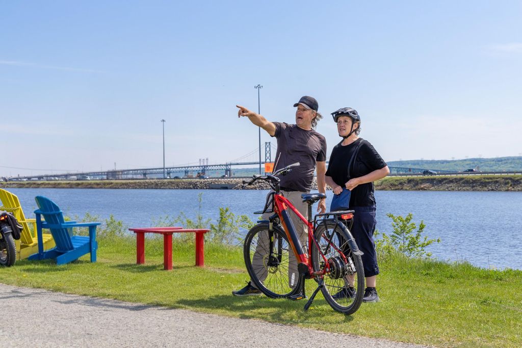 Quebec City: Montmorency Falls und Mikrobrauerei eBike Tour