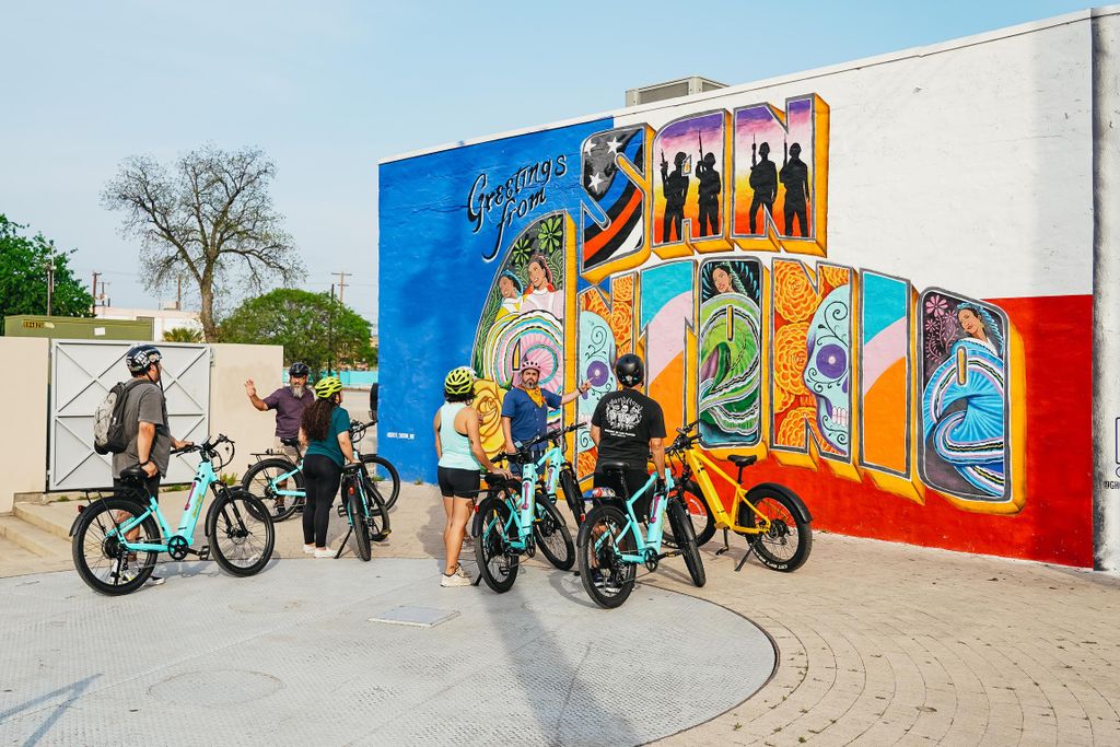 San Antonio: Murals & Hidden Gems E-Bike Tour