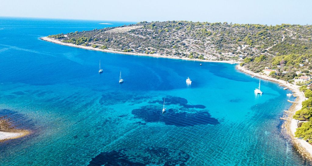Trogir: Weiße Lagune, Maslinica & Blaue Lagune Speedboat Tour