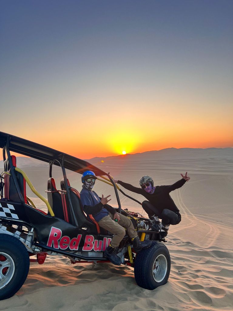 Ica/Huacachina: Verrückter Buggy in den Dünen bei Sonnenuntergang + Sandsled