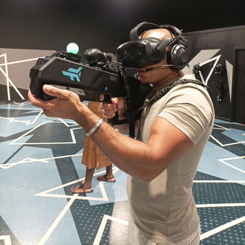 Oxmoz VR Toulouse: Virtual-Reality-Arena – Shooter-Spiele