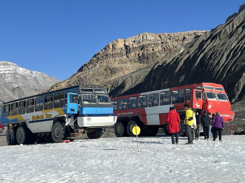 Columbia Icefield Adventure, Bow Lake & Peyto Lake Tour