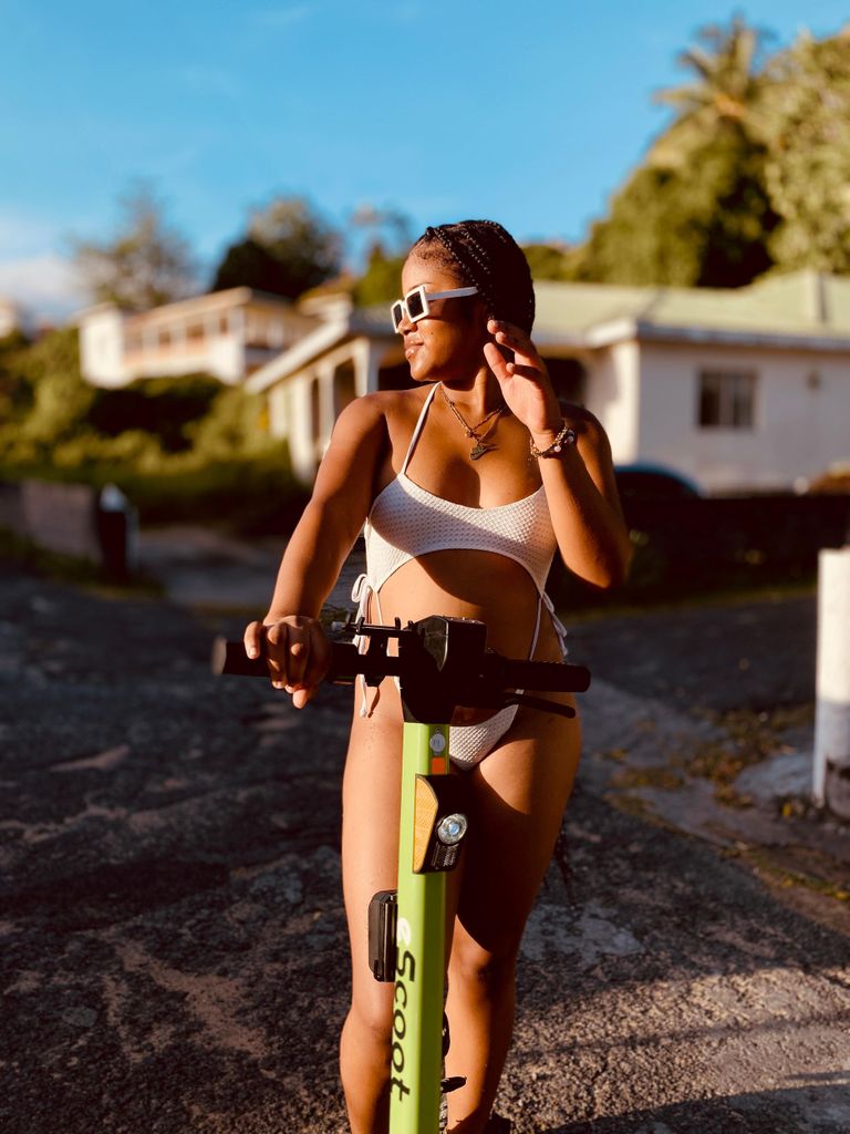 Kingstown: Geführte E-Scooter-Tour zum Villa Beach