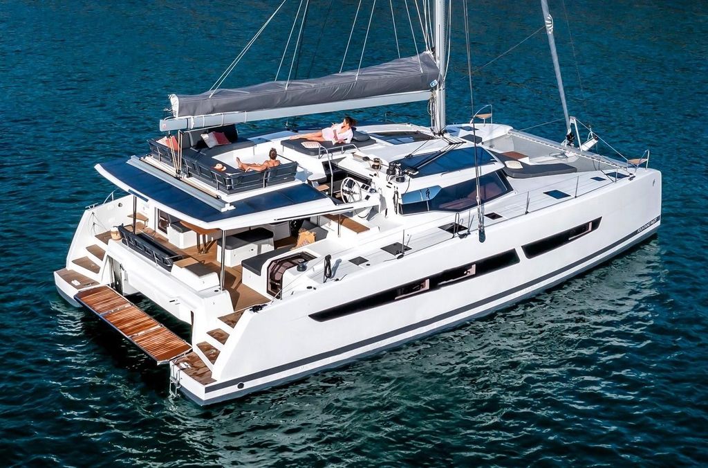 Mykonos: Katamaranfahrt mit 3-Gänge-Menü und Transfer