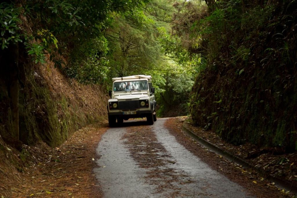 Mini-Kombi-Herausforderung im Osten Madeiras – Levada und Jeep-Safari