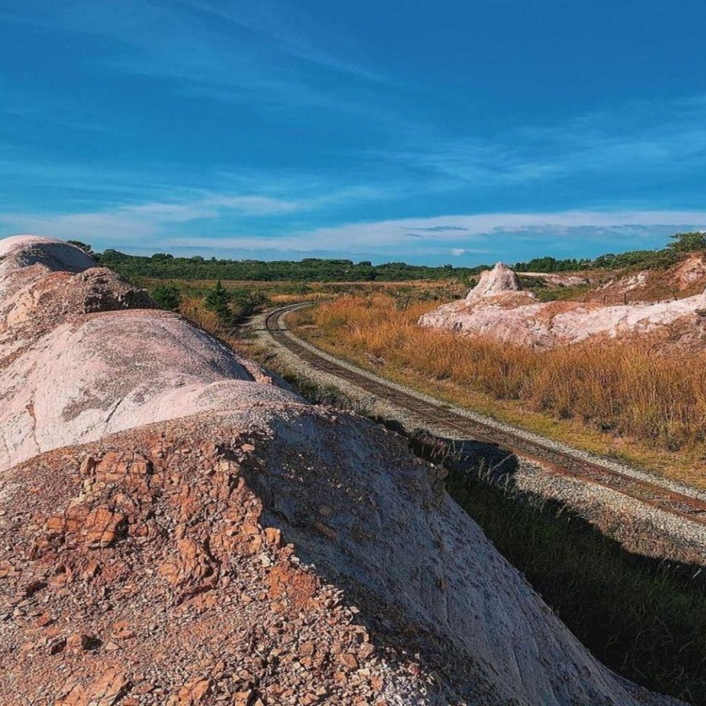 Parkway, Brasília: Wanderung entlang der Bahnstrecke