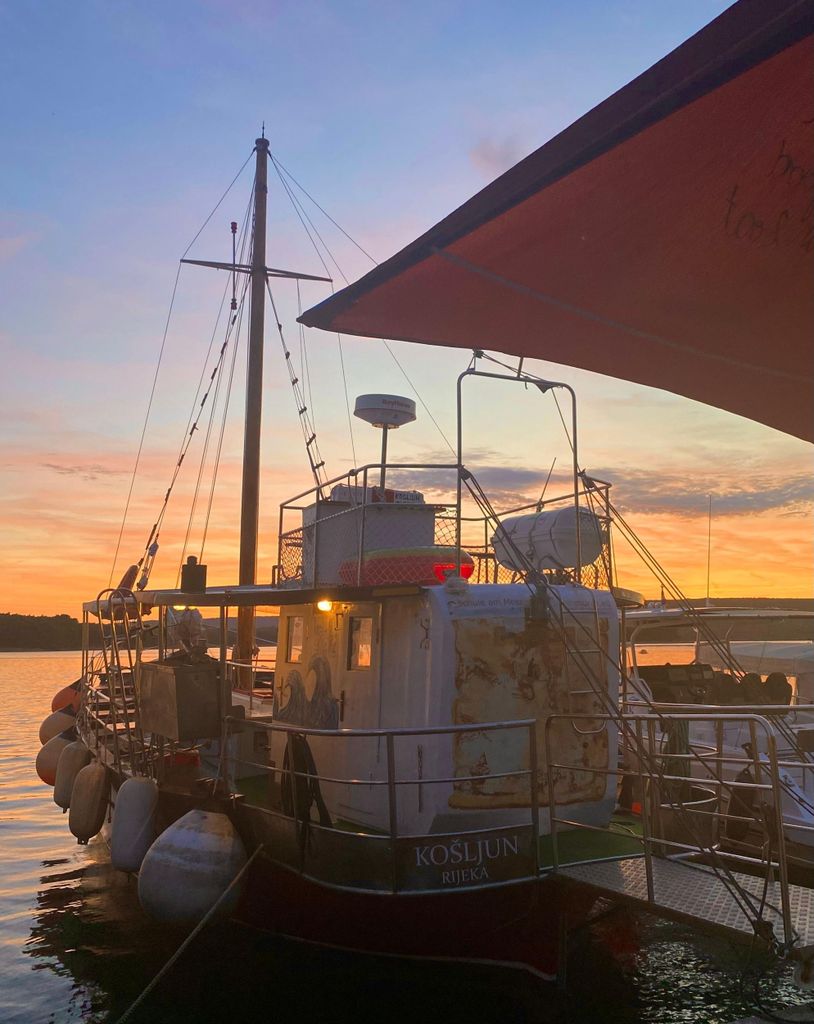 Abendliche Bootsfahrt: Punat nach Krk + 2 Stunden Freizeit