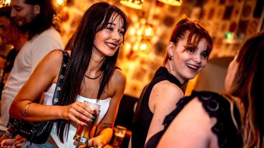 Die Original-Kneipentour in Athen mit VIP-Club-Eintritt