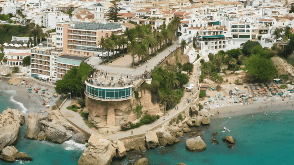 Nerja und Frigiliana von Málaga aus: der Berg und das Meer
