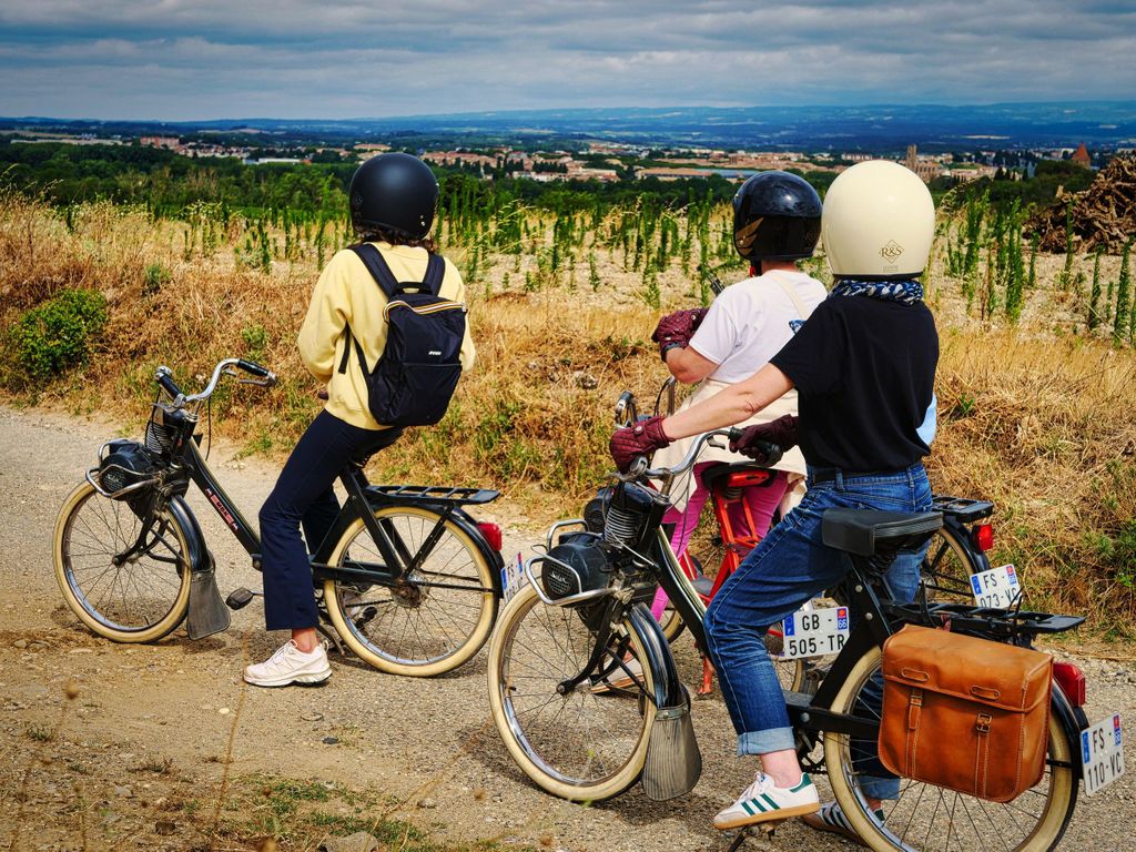 Carcassonne: Solex-Tour mit Guide und französischem Brunch