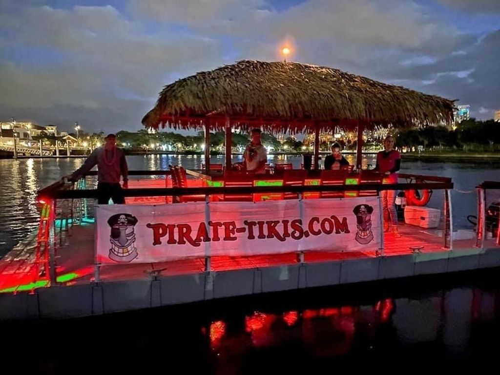 Tampa: Abendliche Bootstour auf dem Hillsborough River Bis zu 13 Personen