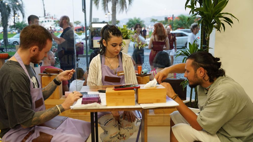 Batumi: Lederbrieftaschen-Workshop mit Kunsthandwerkern