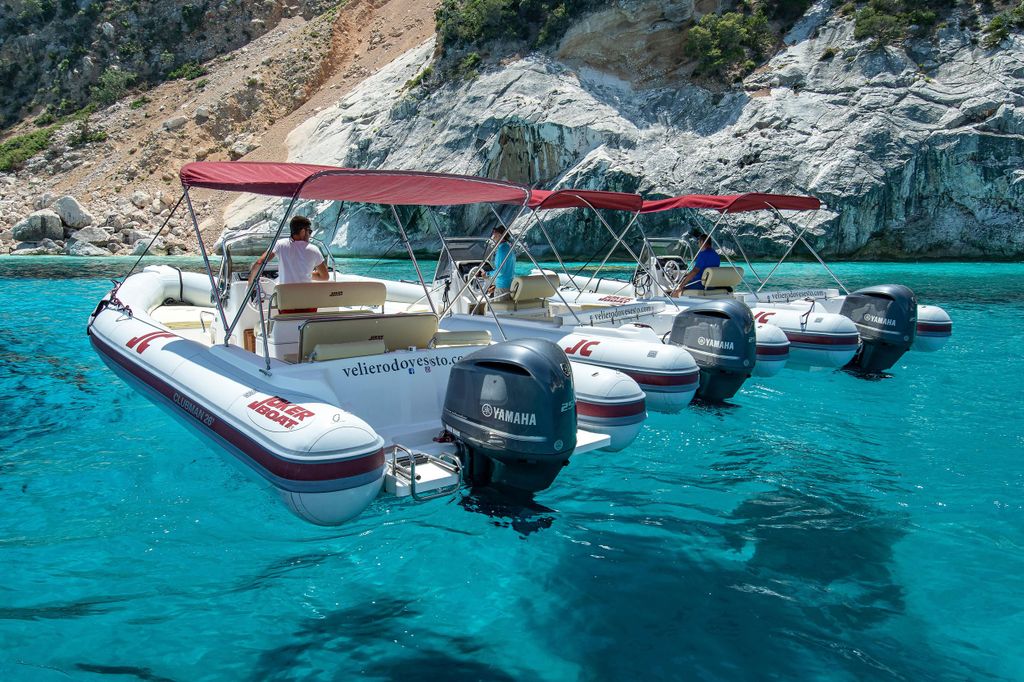 CALA GONONE: Exklusives Beiboot mit Skipper
