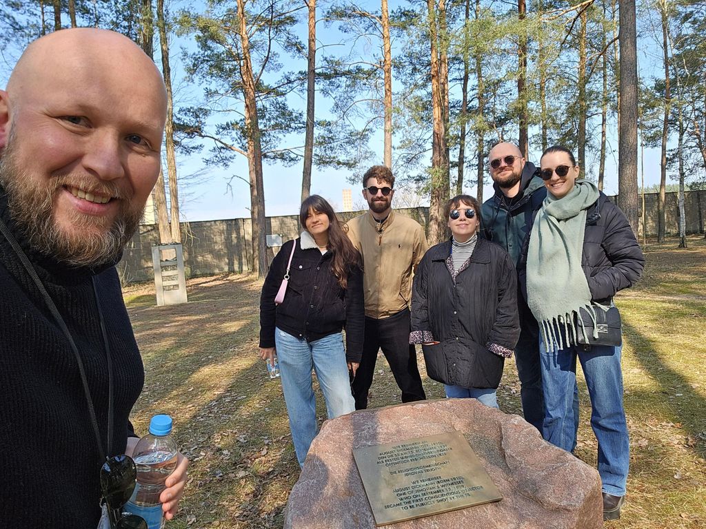 Ab Berlin: Tour zur Gedenkstätte Sachsenhausen in Kleingruppen per Auto/Zug