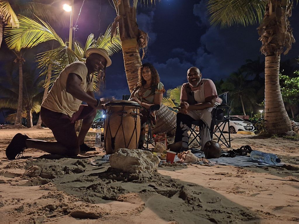 Guadeloupe: Einführung und Eintauchen in die traditionelle Musik