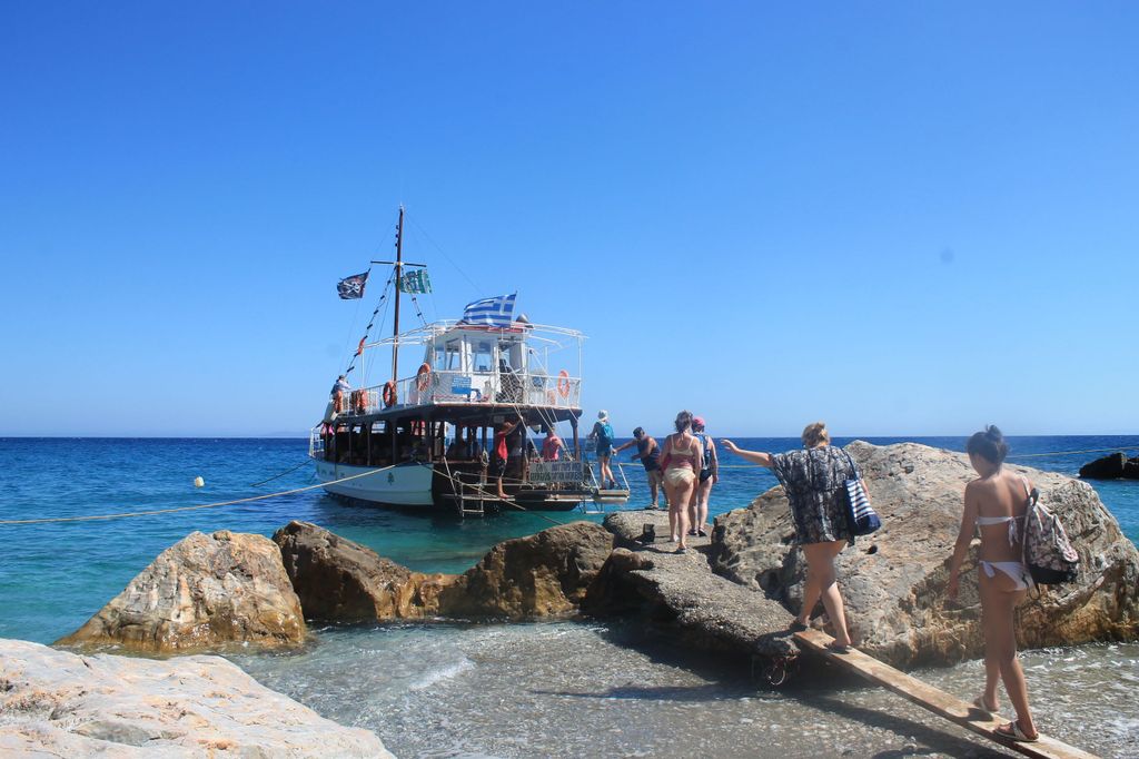 Samos: Ganztägige Bootsfahrt mit Mittagessen (und Bustransfer)