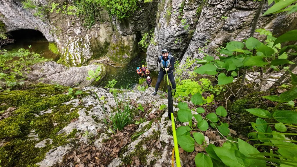 Emen: Canyoning in der Negovanka-Schlucht mit optionalem Gratis-Camping