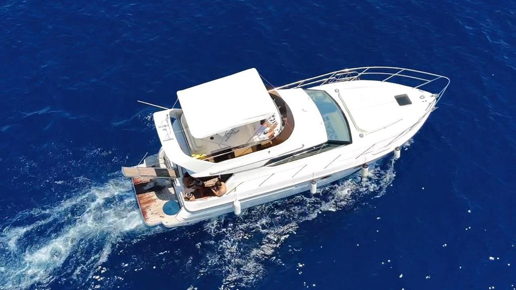 Bodrum: Private Motoryacht-Tour mit Badestopps und Mittagessen