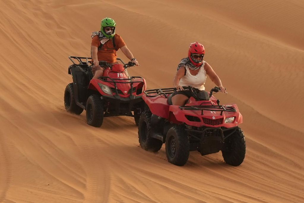 Dubai: Erlebe 60 Minuten Quad Bike & BBQ Dinner