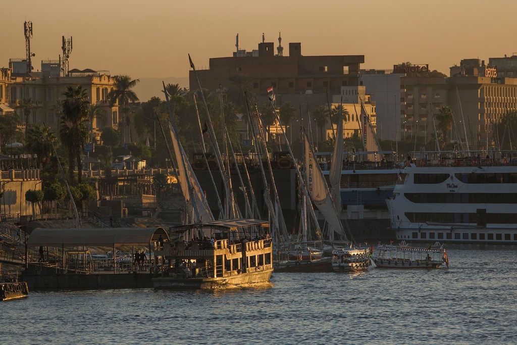 Luxor: Felukenfahrt bei Sonnenuntergang mit Hotelabholung