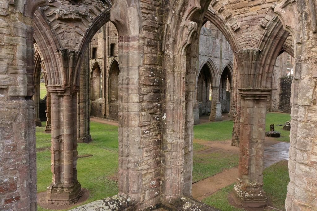Von Cardiff aus: Caerleon, Tintern Abbey und Three Castles Tour