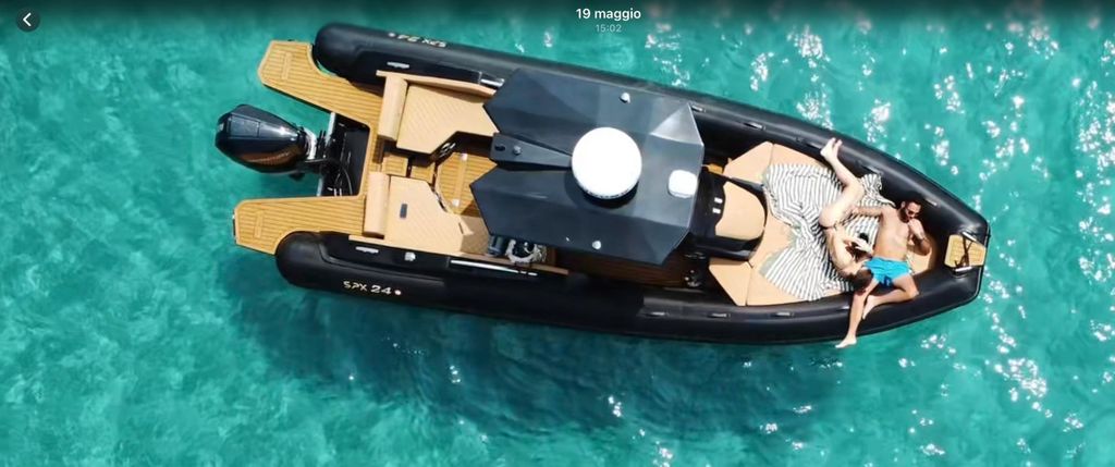 Villasimius: Luxus-Schlauchbootausflug mit Schnorcheln und typischem Aperitif