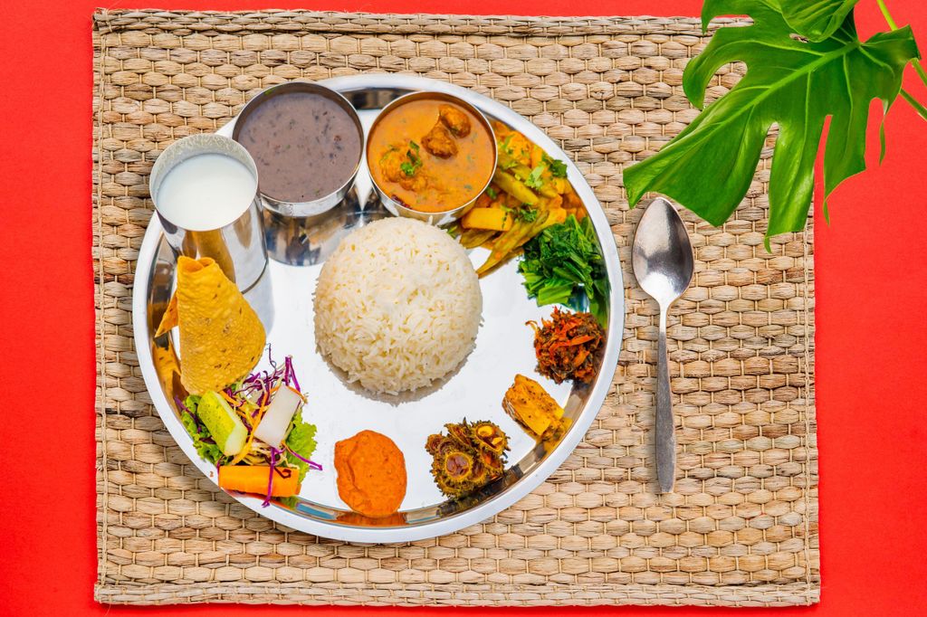 Kathmandu: Töpferkunst in Bhaktapur, nepalesisches Mittagessen und Volksmusik