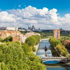 Blick über den Fluss zum Palacio Real