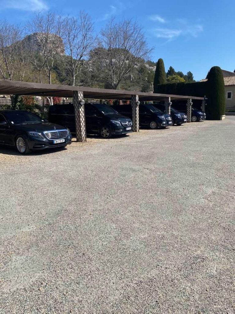 Aigues-Mortes: Privater Transfer zum Gare SNCF in Avignon