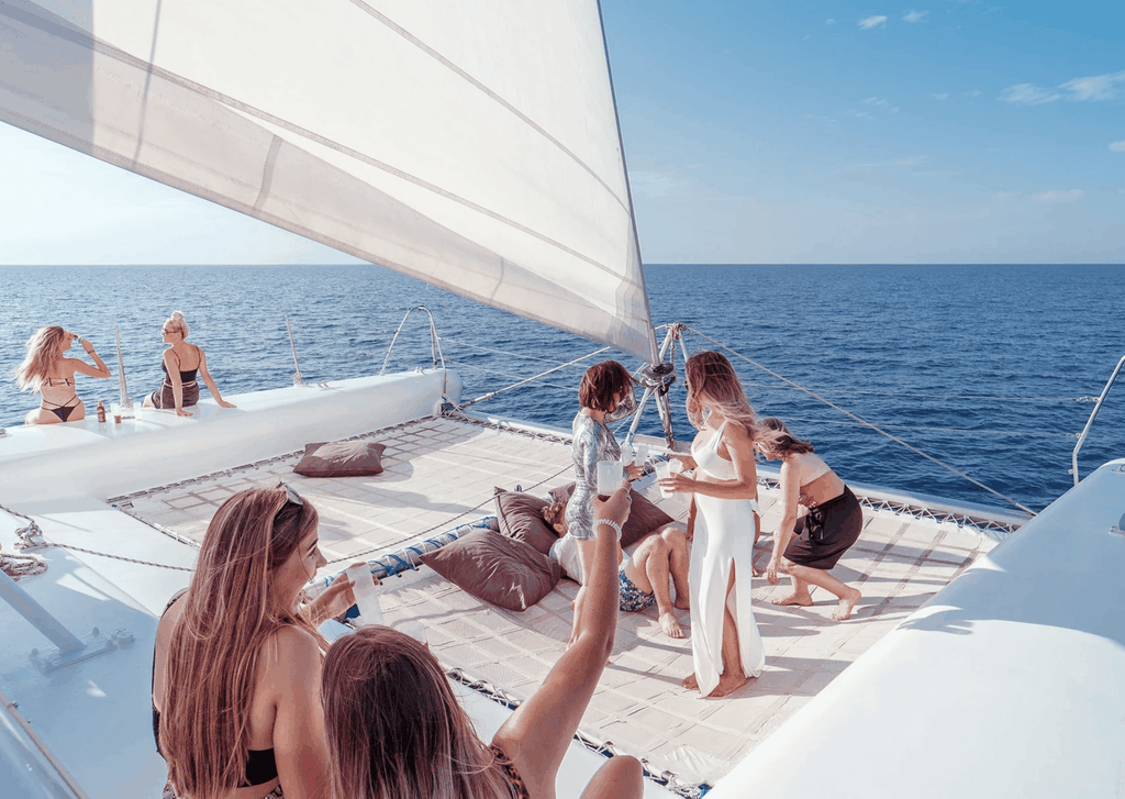 Katamaran-Tour auf Ibiza mit unbegrenzten Getränken und Barbecue