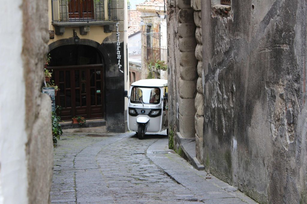 Linguaglossa und Castiglione di Sicilia mit dem Ape Calessino