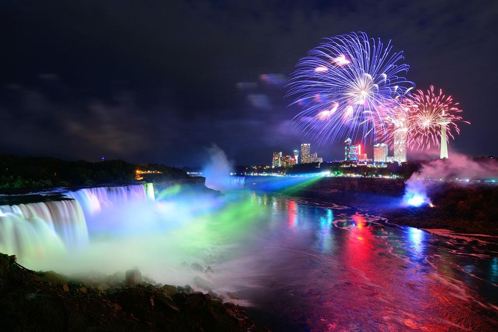 Niagara Falls USA: Tag/Nacht Tour mit Lichtshow & Boot
