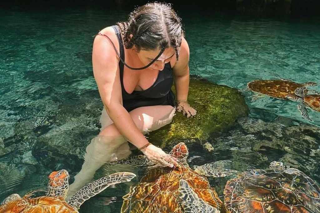 Salaam Cave Schwimmen und Füttern von Meeresschildkröten in Kizimkazi