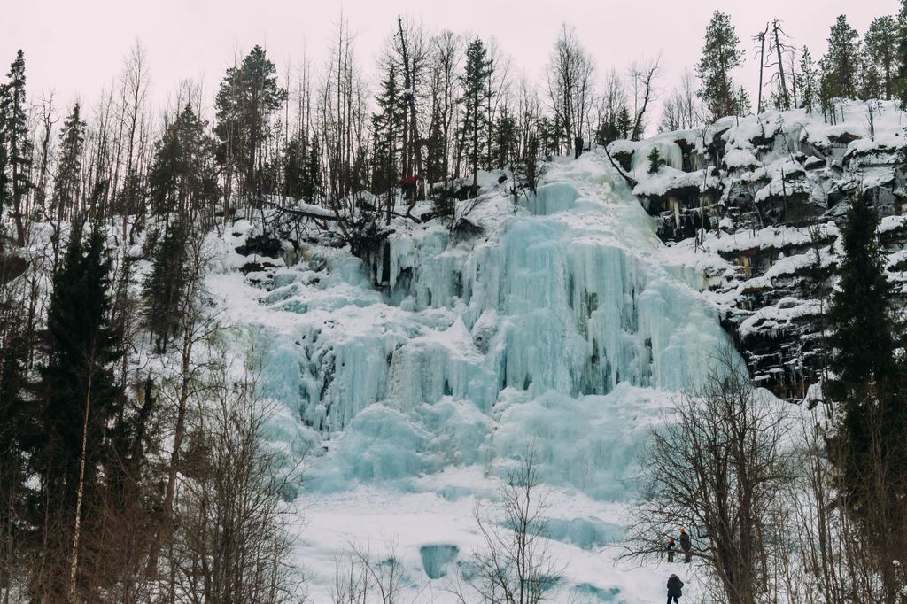 Korouoma-Schlucht: Gefrorene Wasserfälle Wanderung & BBQ Erlebnis