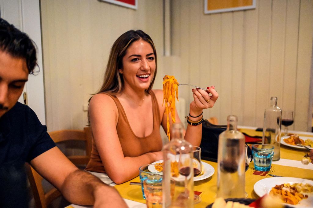 Bologna: Lokale Foodtour mit authentischen Verkostungen und Wein