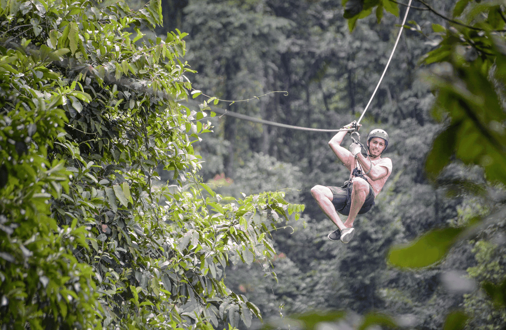 La Fortuna: Arenal Mundo Aventura Park 7 Zip-Lines Tour