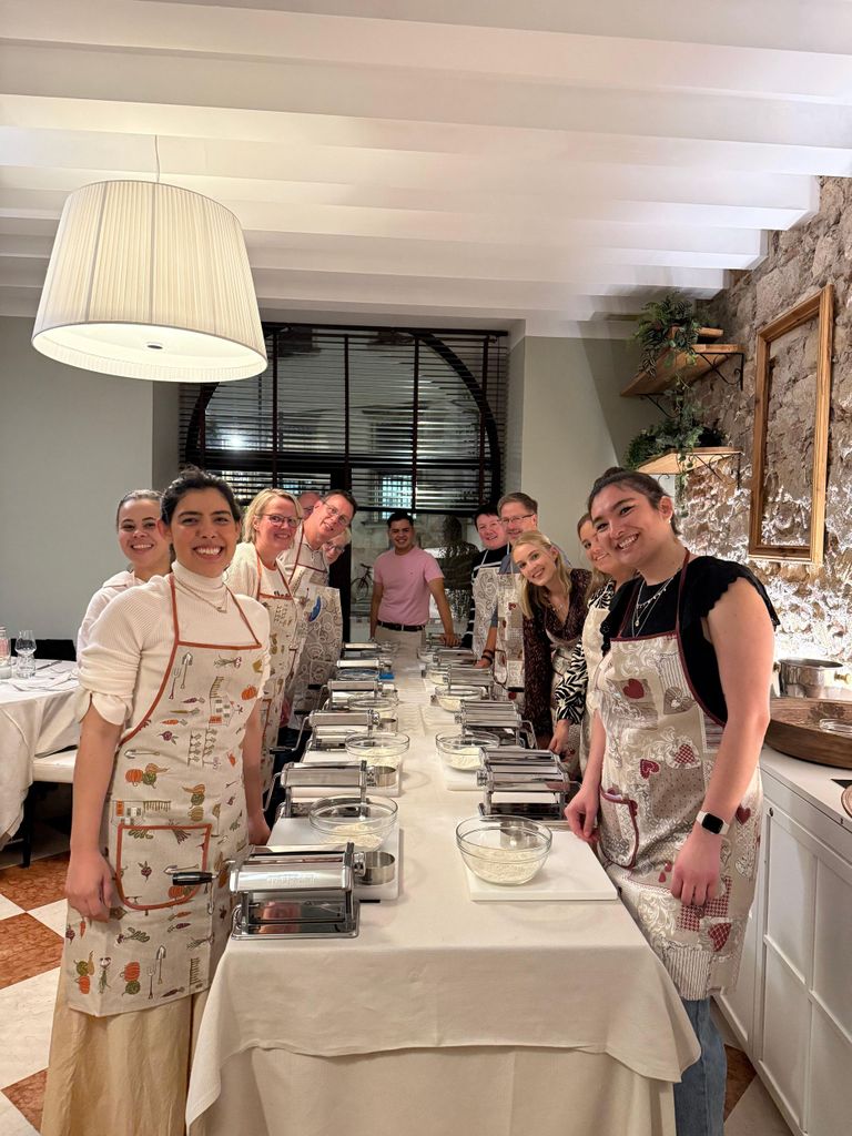 Bari: Pasta- und Tiramisu-Kochkurs mit Wein