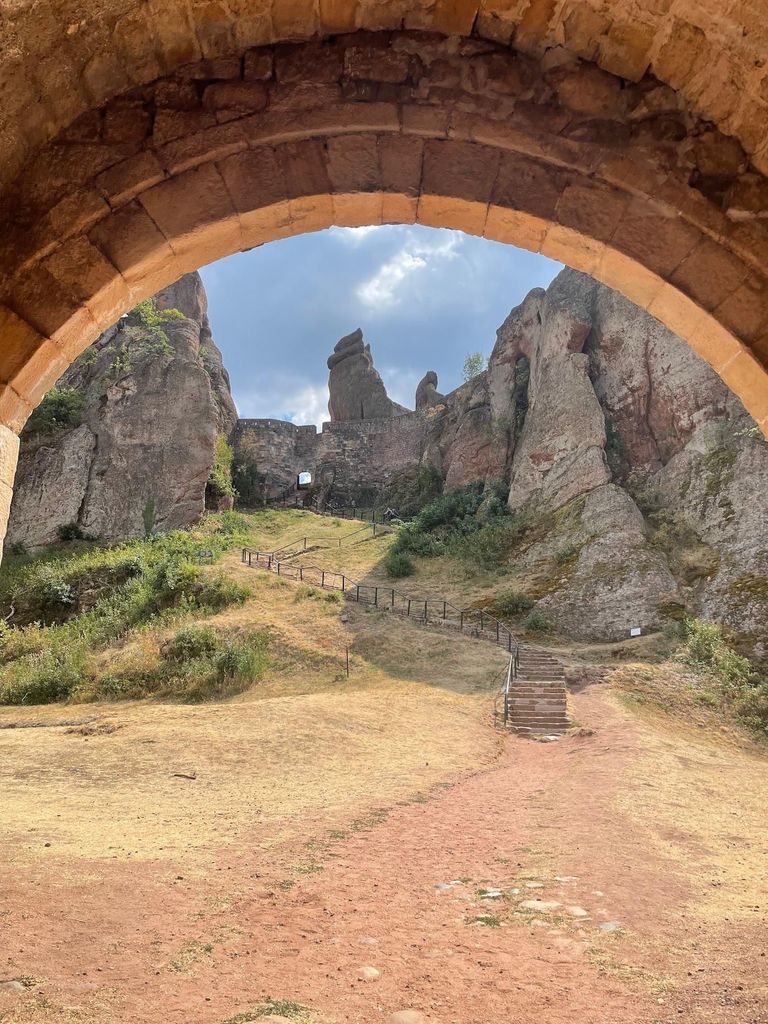 Von Sofia: Belogradchik Festung & Venetsa Höhle 12 Stunden Tour