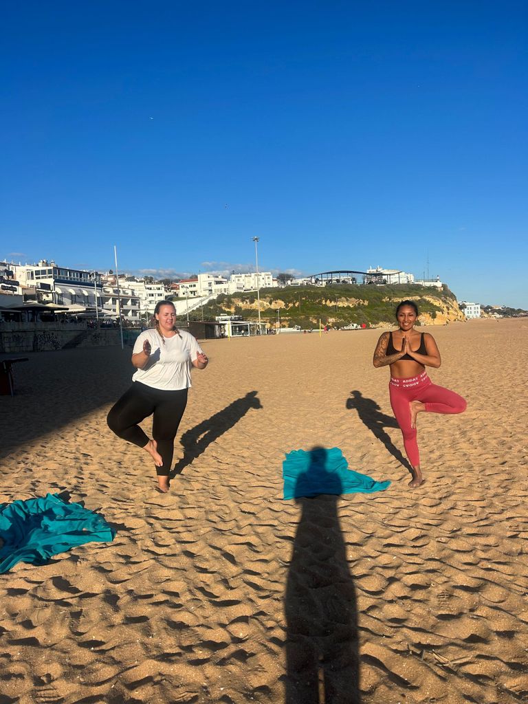 Albufeira: Sonnenuntergang-Yoga am Strand