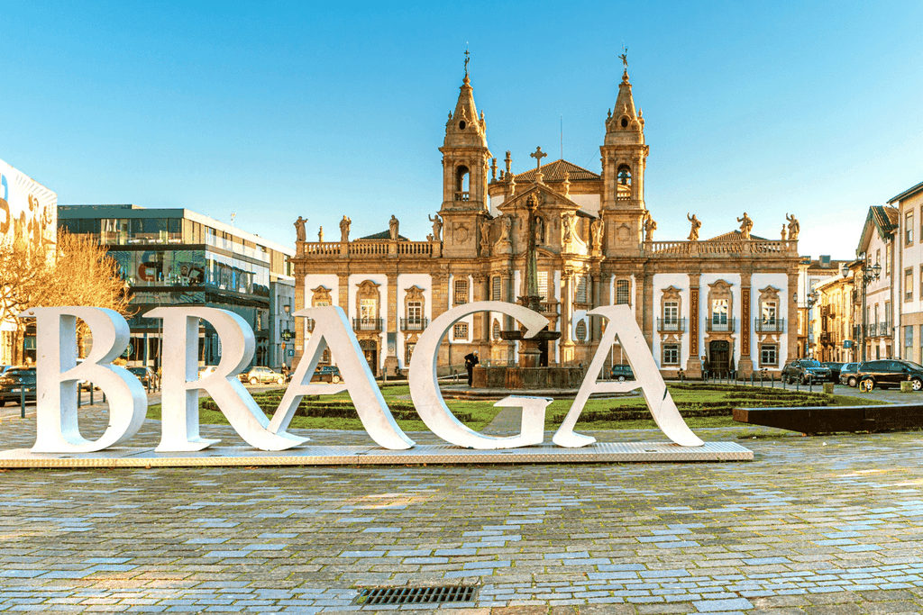 Ab Porto: Tagestour nach Braga und Guimarães mit Mittagessen