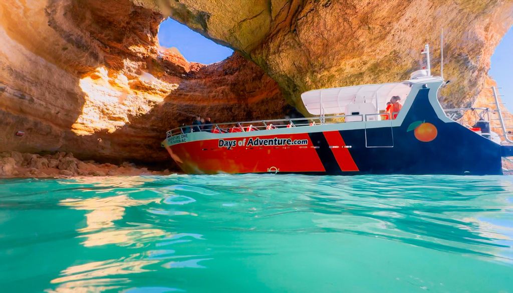 AB LAGOS: BENAGIL UND DELFINBEOBACHTUNG – JETBOOT